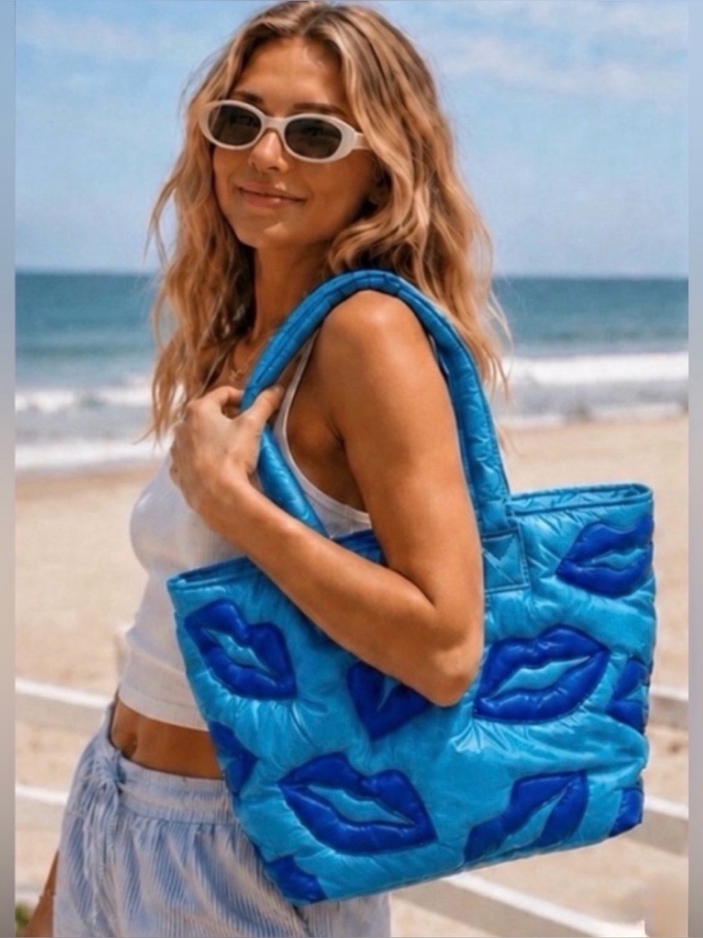 NEW WILDFOX BLUE PUFFER LIPS  TOTE BAG  BEACH POOL NWT SEALED $98 - Picture 2 of 5